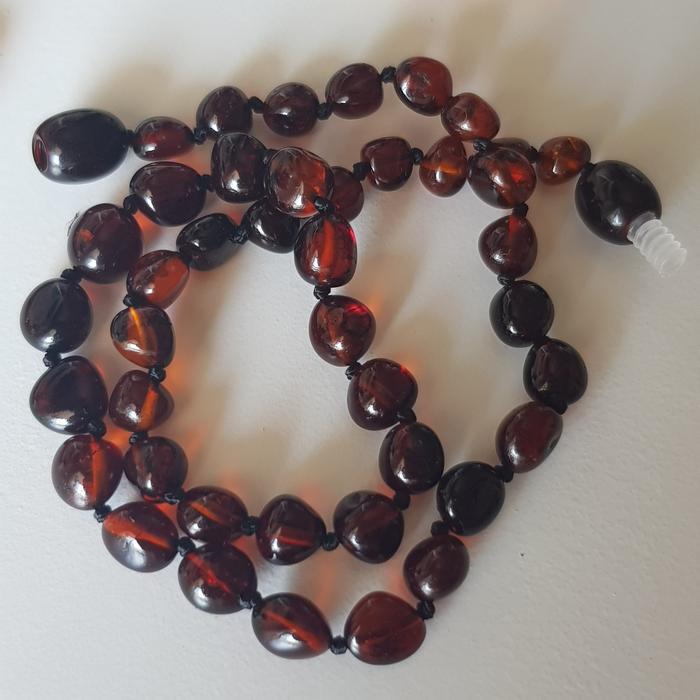 Damla Kehribar 38 cm Vişne Renk Barok Çocuk Kolye