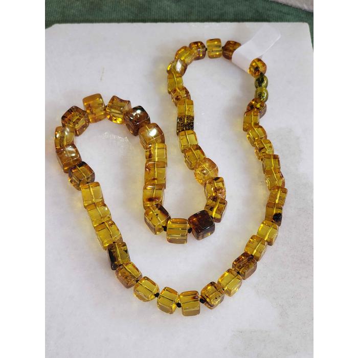 Özel Tasarım Kare Taneler Yeşil Renk Damla Kehribar Sertifikalı Kolye 55 cm